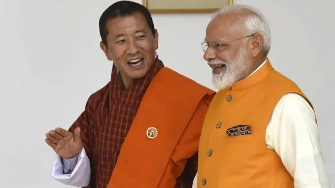 భూటాన్ ప్రధానితో భారత్ ప్రధాన మంత్రి నరేంద్ర మోదీ