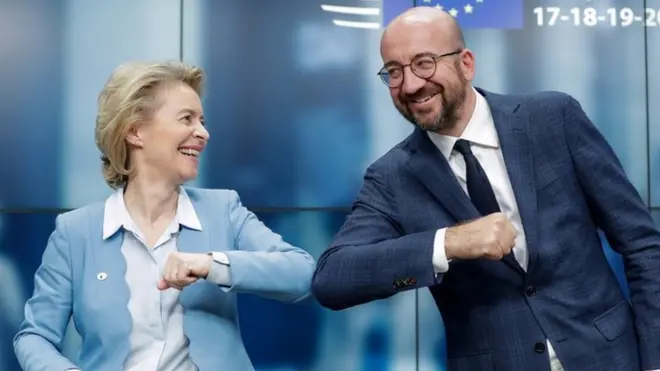 Коронавирусное прощание президента Европейского совета Шарля Мишеля и председателя Еврокомиссии Урсулы фон дер Ляйен.