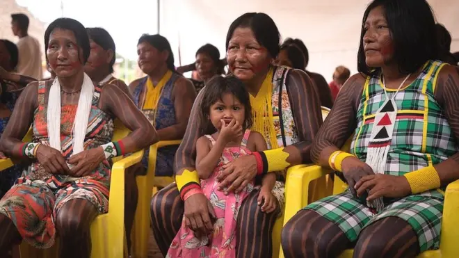 ब्रजिलको अमेजन वर्षावन क्षेत्रको नदी बगर क्षेत्रमा बसोबास गर्ने आदिवासी समुदाय