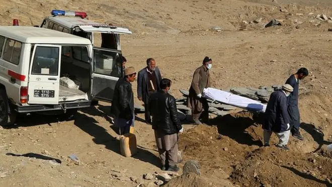 د دغو روږدو کسانو مړي د پوليسو لخوا عدلي طب ته سپارل کیږي.