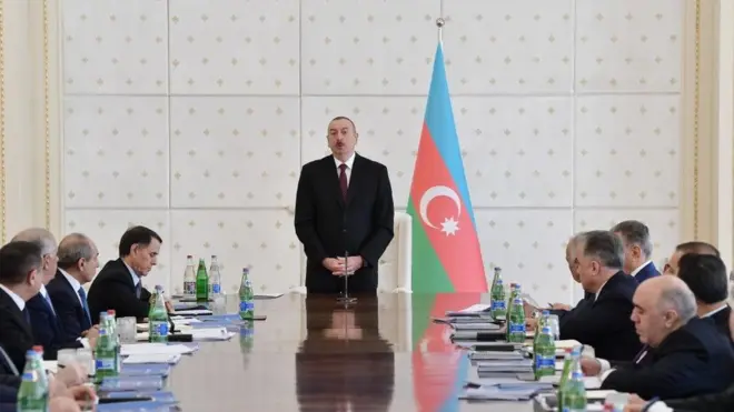 Nazirlər Kabinetinin çərşənbə axşamı keçirilmiş iclasında prezident ölkəyə xarici investisiyanın gəlməsi üçün heç bir probem olmadığını, əksinə, "biznes mühitinin yaxşılaşdığını" bildirib.