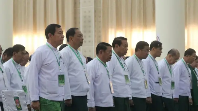ကြံ့ခိုင်ရေးပါတီထိပ်ပိုင်းခေါင်းဆောင်အားလုံးဟာအငြိမ်းစားတပ်မတော်အရာရှိကြီးတွေ ဖြစ်ပါတယ်။