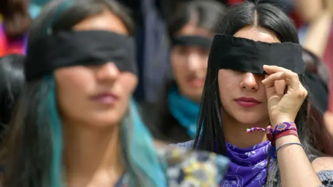 Аялдардын укугун коргоо боюнча акциялардан сүрөт