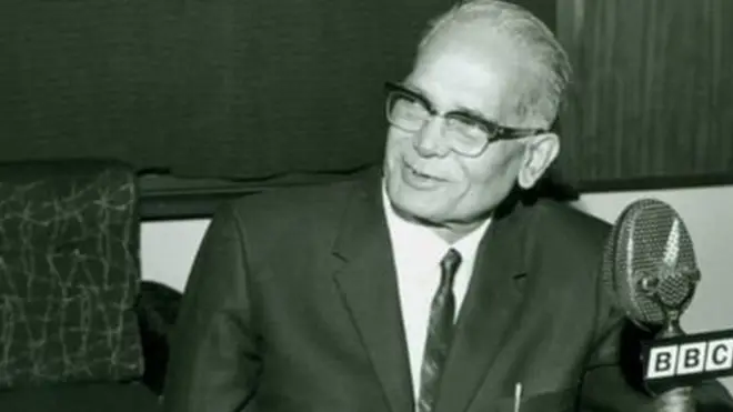 જયપ્રકાશ નારાયણ સાથે વાત કરી રહેલા બીબીસીના ભૂતપૂર્વ સંવાદદાતા માર્ક ટલી