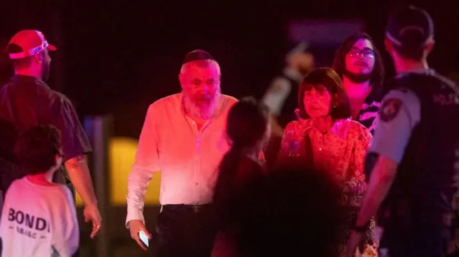 Policija evakuiše ljude sa plaže Bondi u Sidneju