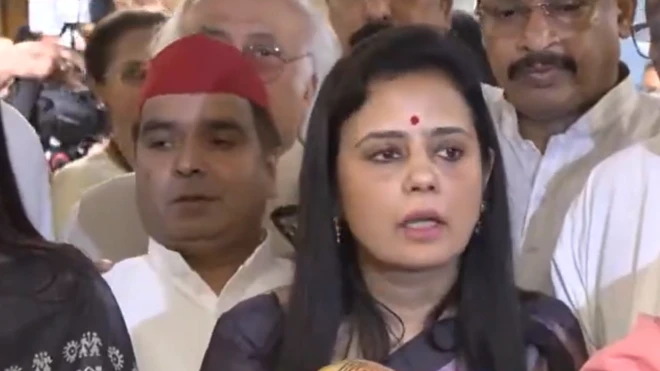 टीएमसी सांसद महुआ मोइत्रा