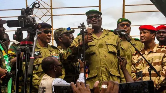 رهبران کودتای نیجر در تجمعی در پایتخت در روز یکشنبه