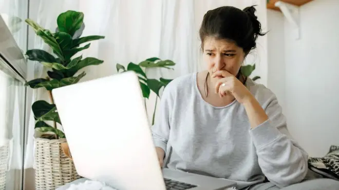 كيف تترك بيئات العمل السامة آثارا نفسية طويلة الأمد؟