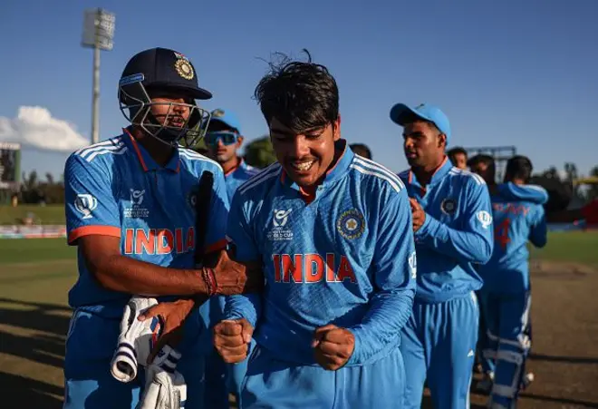 මෙම තරගාවලියේ අවසන් මහා තරගය සඳහා වත්මන් අවුරුදු 19න් පහළ ලෝක ශුරයින් වන ඉන්දීය කණ්ඩායම සුදුසුකම් ලැබුවේ දකුණු අප්‍රිකානු කණ්ඩායම කඩුලු 02 කින් පරාජයට පත් කරමිනි. 