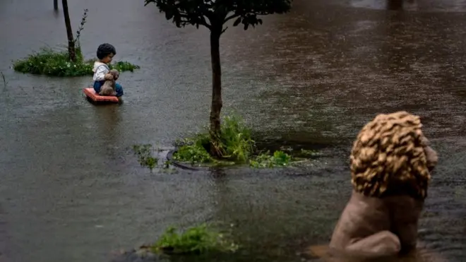 Значна частина Г'юстона опинилась під водою