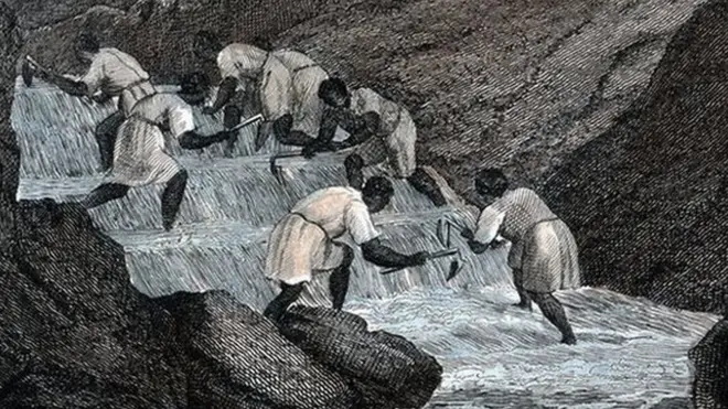 Este grabado de 1814 muestra a esclavos buscando oro en Brasil, cuando era una colonia portuguesa.