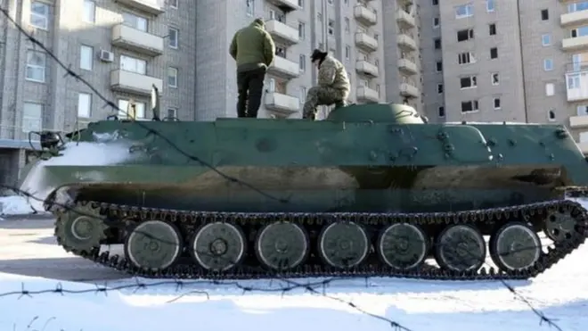 Жекшембиде Донецктин чет жакасындагы Авдеевка районунда ок атышуулар жанданганы кабарланып, азырга чейин уланып жатат.