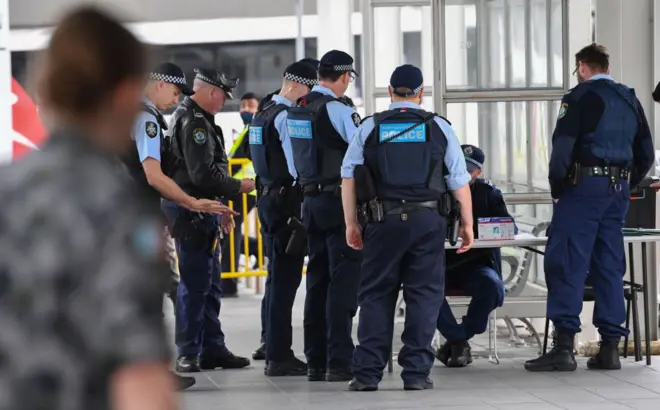 သြစတြေးလျဖက်ဒရယ်ရဲတပ်ဖွဲ့ဝင်တွေ(ပုံဟောင်း) 