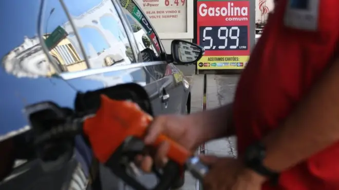 Redução do ICMS barateou a gasolina