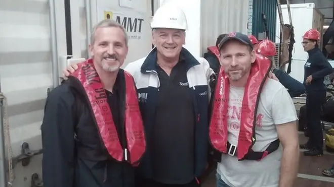 Дмитро Кобалія із Запоріжжя (справа), керівник експедиції Джон Адамс (посередині) та ще один археолог з України Тарас Певний (зліва)