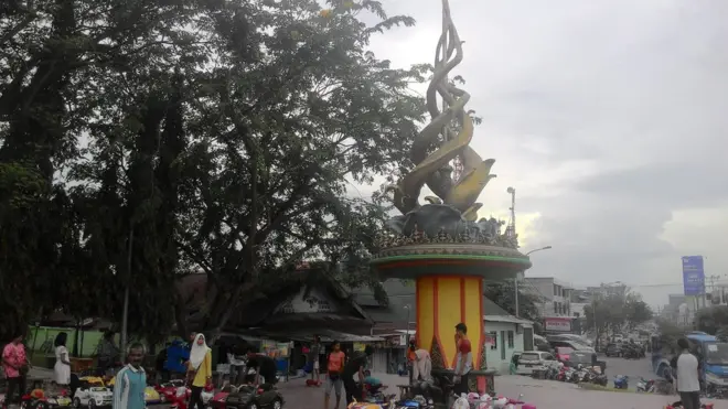 Tugu Antikorupsi diresmikan pada 9 Desember 2016 bertepatan dengan hari antikorupsi di Pekanbaru, Riau.
