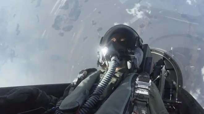 BBC记者搭乘韩国战机