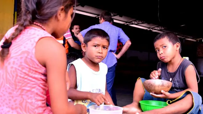 La llegada de inmigrantes ha generado tensiones con los ciudadanos locales.