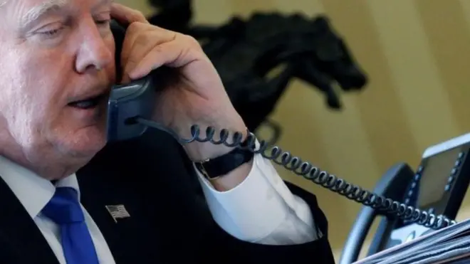 Donald Trump mengklaim dirinya disadap Obama.