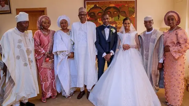 Aarẹ Buhari ba Damilọla Osinbajo ati ọkọ rẹ sajọyọ