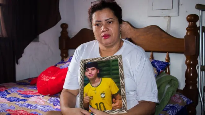 A estudanteplayojo casino gamesdireito Patrícia Gusmão usou as redes sociais para investigar o paradeiro do assassinoplayojo casino gamesseu filho (Foto: Emanoele Daiane/BBC Brasil)