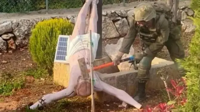 Фотографія цього інциденту потрапила в інтернет і викликала обурення