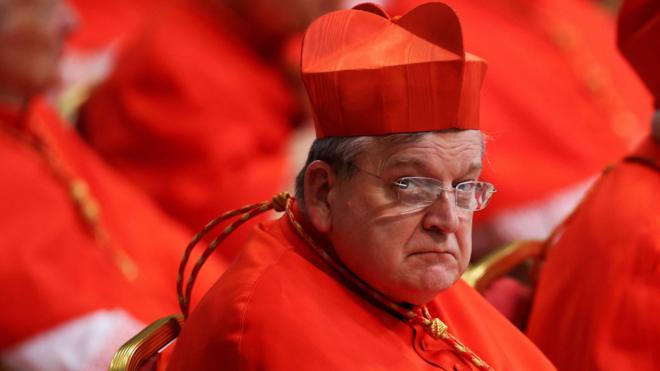 O cardeal Raymond Burkedicas esportivas apostascerimônia da Igreja