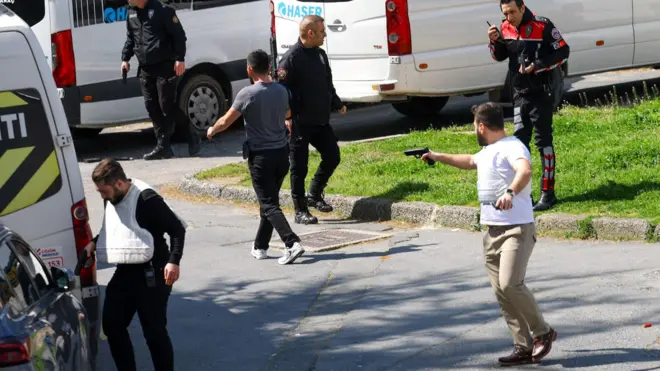 Полицајци у цивилу у северном делу Истанбула