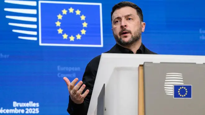 ولودیمیر زلنسکی در حال سخنرانی در بروکسل برای سرات اتحادیه اروپا