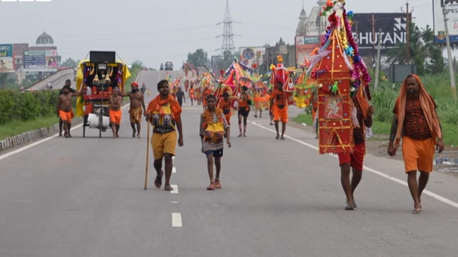 उत्तर प्रदेश सरकार ने सुप्रीम कोर्ट में दलील दी कि कांवड़ यात्रा के शांतिपूर्ण संचालन के लिए ये फ़ैसला लिया गया था