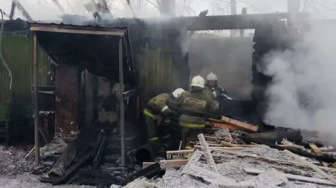 Шу ёғоч бинода ўзбеклар яшаб, ишлашган.