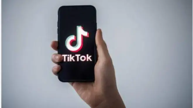 Harka namaa TikTok agarsiisaa jiru