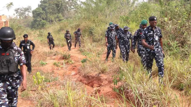 Awọn ọlọpaa ninu igbo