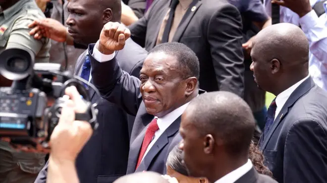 Tân Tổng thống Emmerson Mnangagwa của Zimbabwe tuyên thệ nhậm chức ở sân vận động thể thao quốc gia tại thủ đô Harare hôm 24/11/2017.