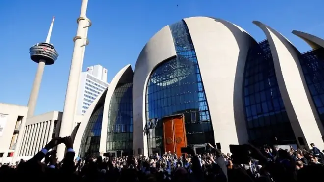 أردوغان يفتتح واحدا من أكبر المساجد الأوروبية في ألمانيا