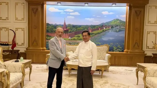 ဆာဆာကာဝါနဲ့ ဦးမင်းအောင်လှိုင်