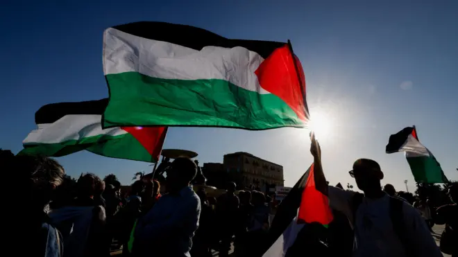 وزرای خارجه پانزده کشور در بیانیه‌شان گفتند که برای بحران کنونی «متعهد به راه‌حل دو کشوری» یعنی استقلال فلسطین در کنار اسرائیل هستند