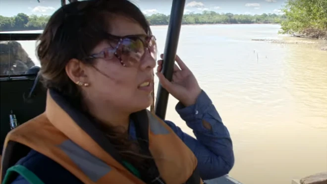 La fiscal Karina Garay, en un operativo en Madre de Dios.