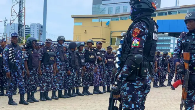 Di police carry long convoy wit armed officers dey patrol som part of di state