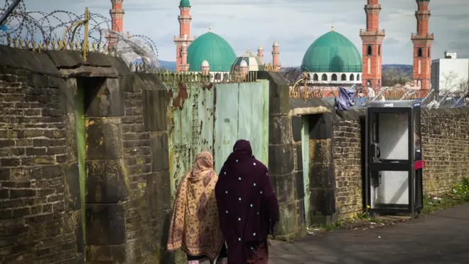 اکستانی خواتین کے معاشی طور پر غیر فعال ہونے کی ایک وجہ جو اس رپورٹ میں سامنے آئی ہے وہ انگریزی زبان سے نا بلد ہونا ہے