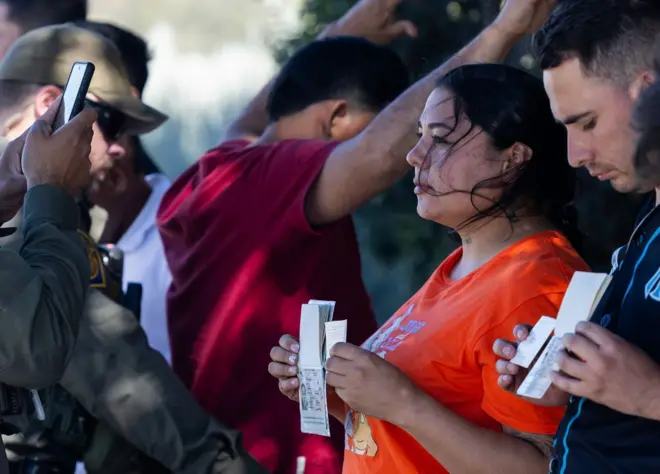 Meksika sınırında durdurulan göçmenler