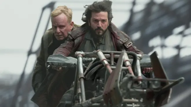 Diego Luna como Cassian Andor.