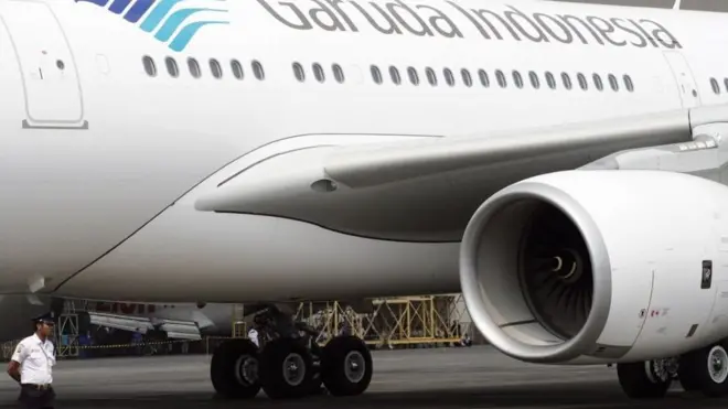 Garuda Indonesia melaporkan 89% penurunan laba di laporan keuangan 2016. Pemilihan Dirut berlatar belakang keuangan diharpkan dapat memperbaiki kinerja keuangan maskapai penerbangan tersebut.