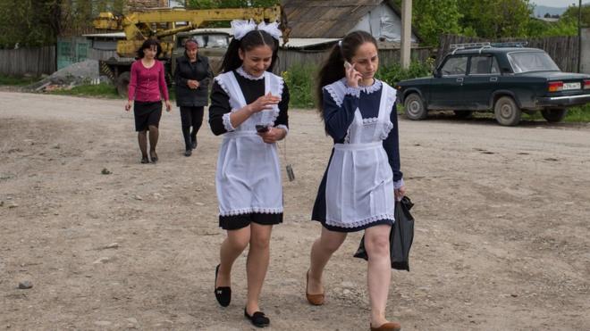 школьницы в Южной Осетии, 2015 год