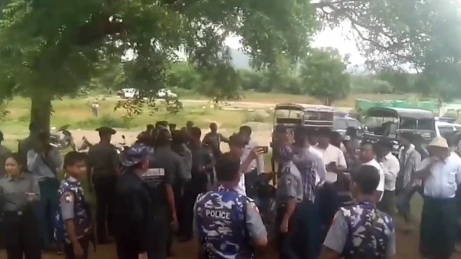 ဘိလပ်မြေစက်ရုံ စီမံကိန်းက ရွာရဲ့ပတ်ဝန်းကျင်ကို ထိခိုက် နေတယ်လို့ ဒေသခံတွေ ပြော