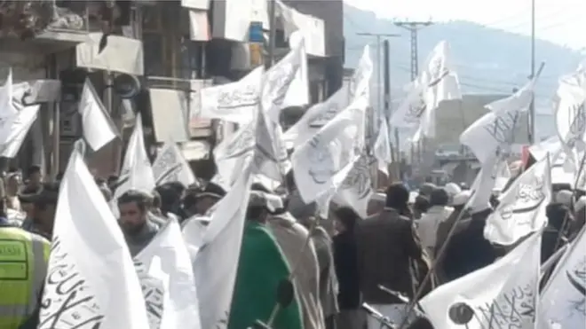 دغې ډلې په نویمه لسیزه کې ډېورنډ کرښې ته نژدې خوست کې یو لوی مرکز درلود، چې وروسته هغه مرکز او سیمه د طالبانو تر کنټرول لاندې شول.