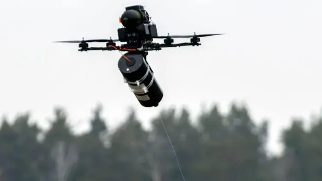 дрон с оптоволоконным управлением