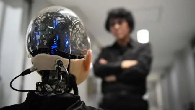 Insinyur robot Hiroshi Ishiguro menciptakan robot android anak berusia 10 tahun bernama Ibuki.