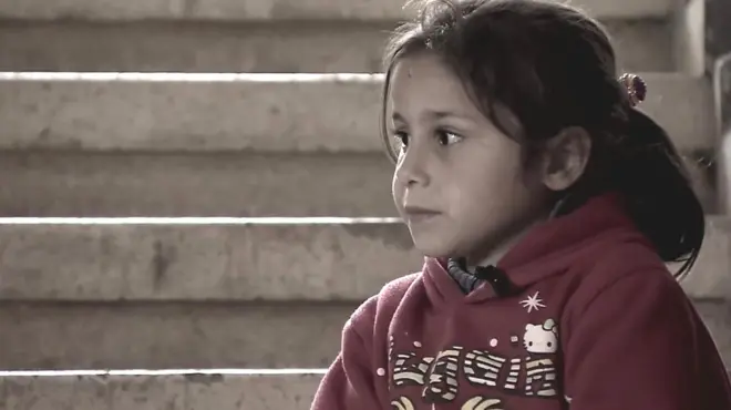 "لدي دمية جميلة خبأتها في سوريا"