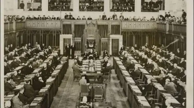 تظهر هذه الصورة الأرشيفية اجتماع مؤتمر الدومينيون الكندي الإقليمي في قاعة مجلس العموم في أوتاوا